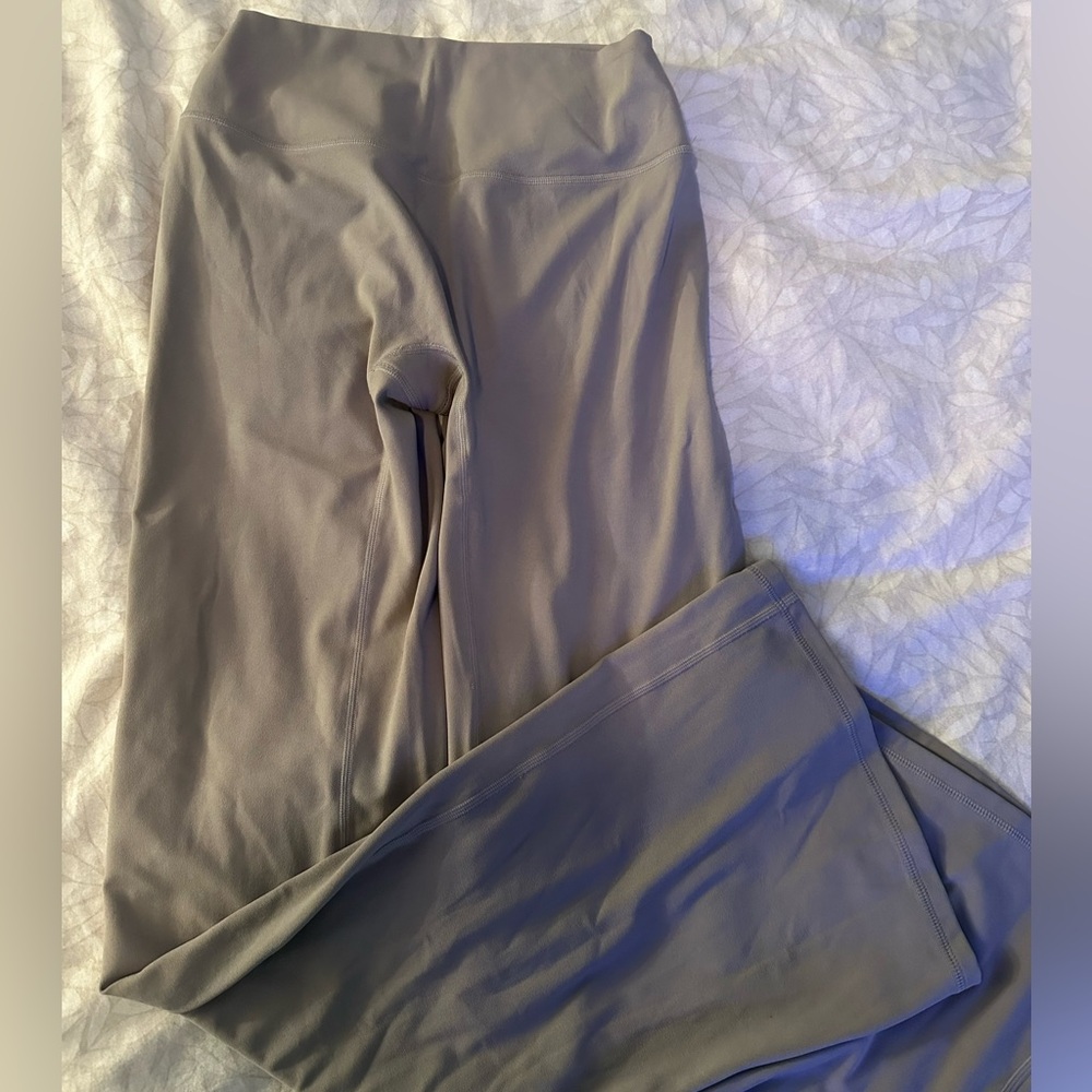 Oner Active High-Rise Flare Leggings in Taupe - Picture 4 of 4